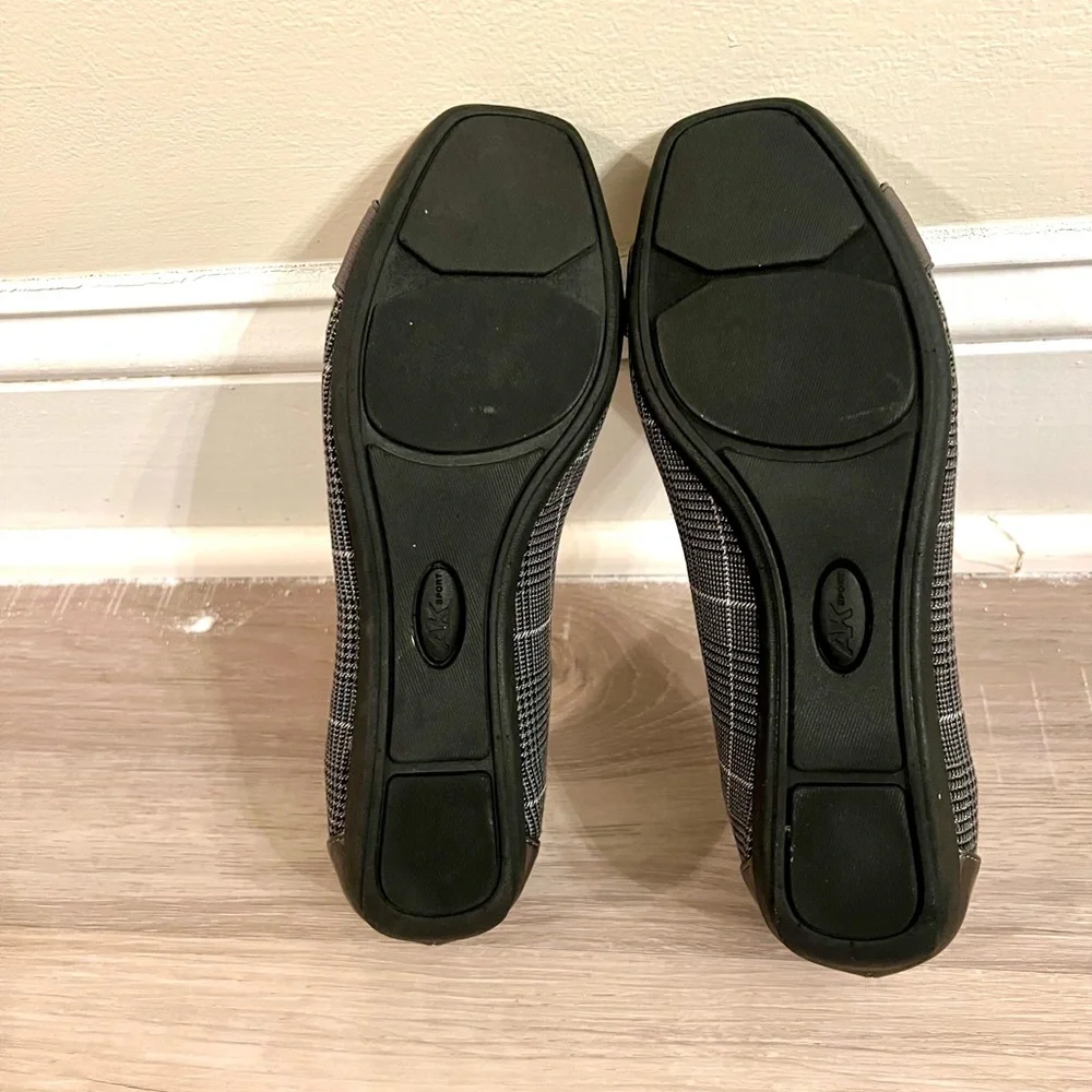 NWOT Anne Klein AK Sport Flats Women’s 7.5M Gray Textile Buckle Slip-On - Picture 7 of 7
